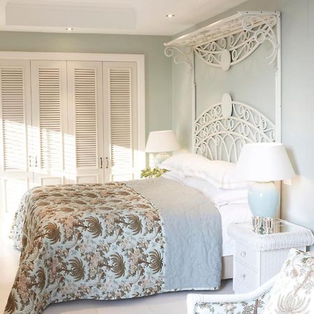 Hotel The Oyster Box Umhlanga Rocks Exterior foto A bedroom