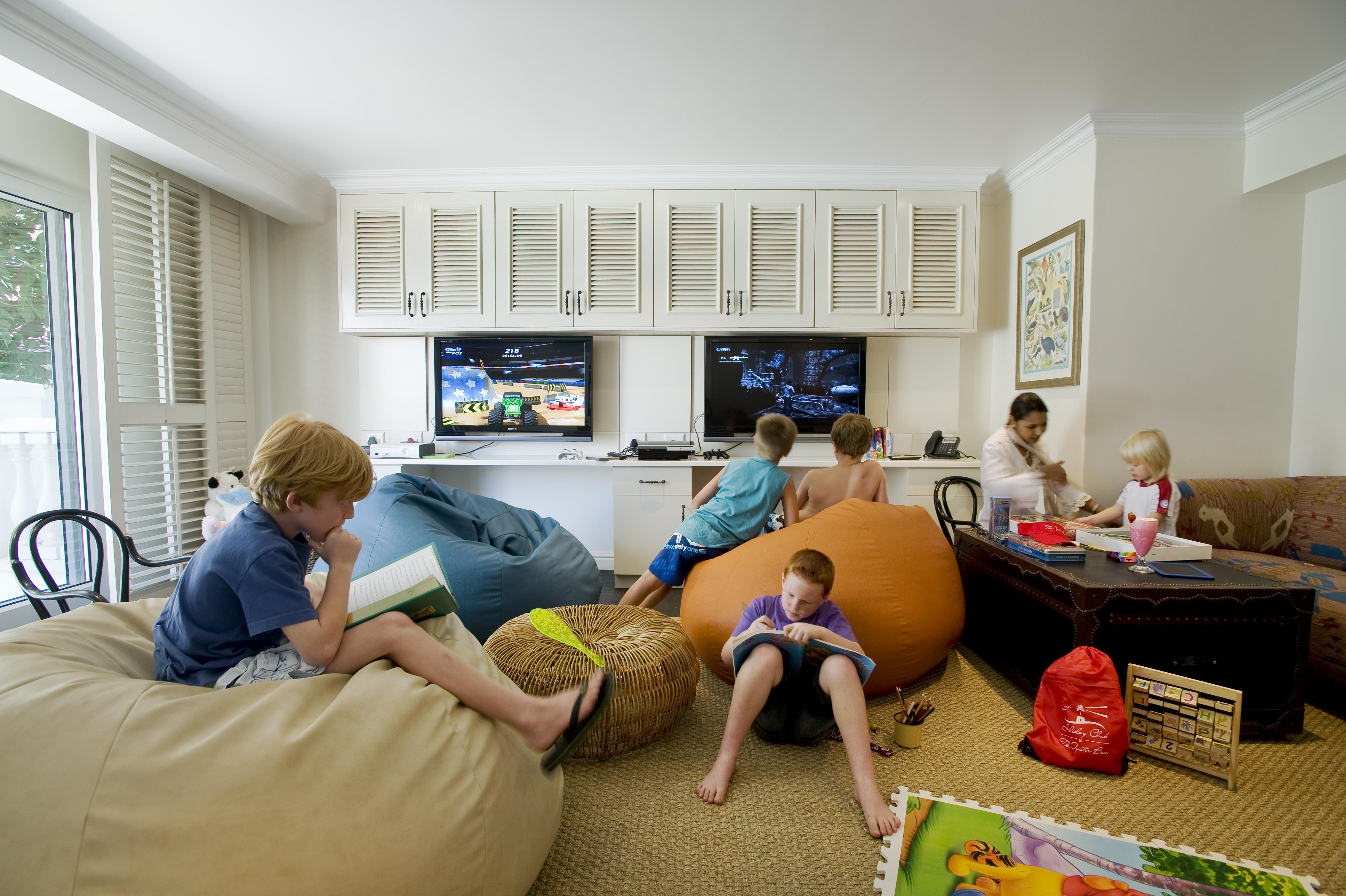 Hotel The Oyster Box Umhlanga Rocks Einrichtungen foto Children playing video games