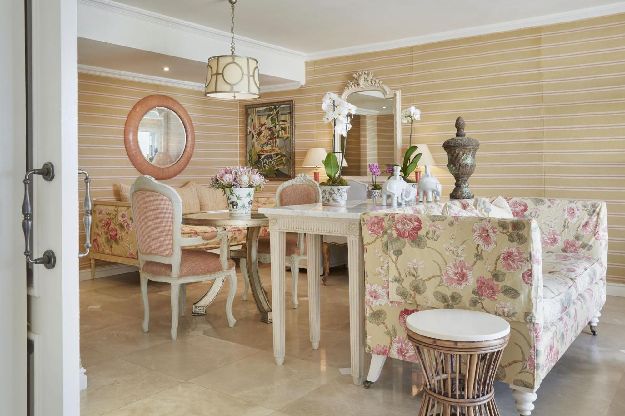 Hotel The Oyster Box Umhlanga Rocks Exterior foto A dining room