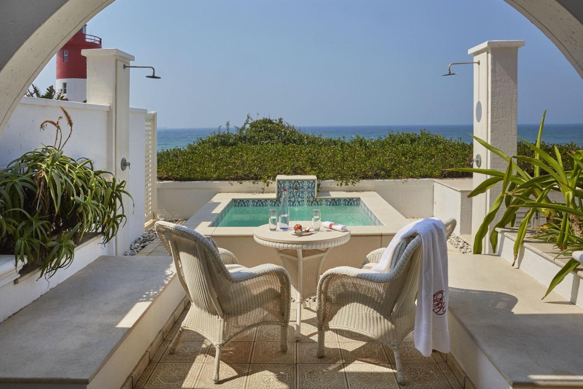 Hotel The Oyster Box Umhlanga Rocks Exterior foto The private pool of a suite at the hotel