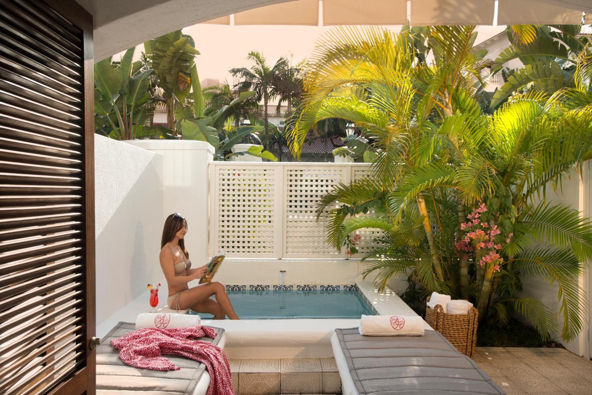 Hotel The Oyster Box Umhlanga Rocks Exterior foto A private pool at a hotel