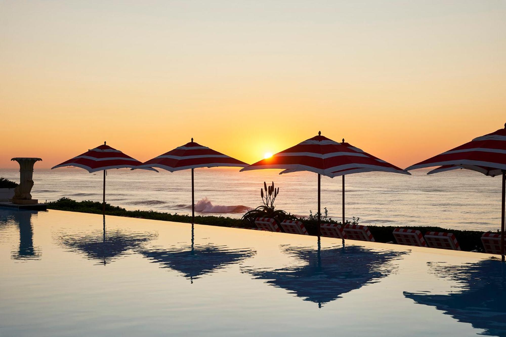 Hotel The Oyster Box Umhlanga Rocks Exterior foto Sunset at the pool